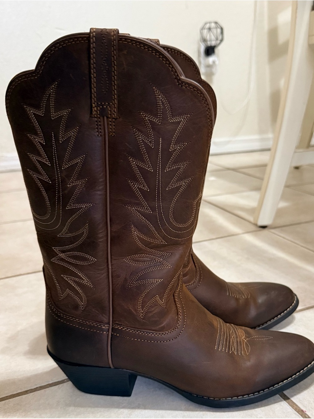 Ariat Women's Brown Heritage Western Round Toe Leather Heeled  Distressed Boots - Picture 13 of 15